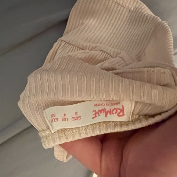 Romwe Cute Ruffled Top - Picture 3 of 3